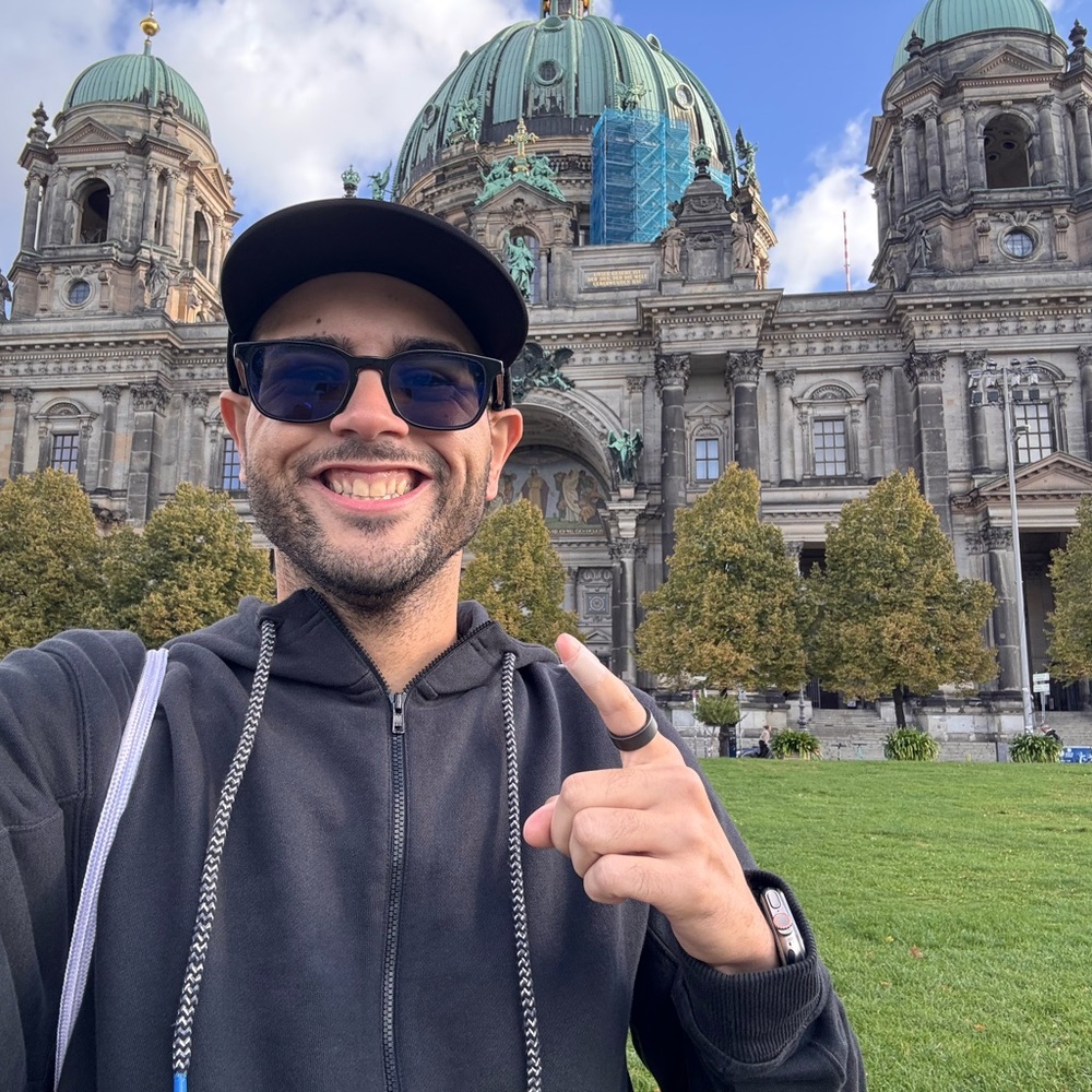 Meet your Posher, Luis